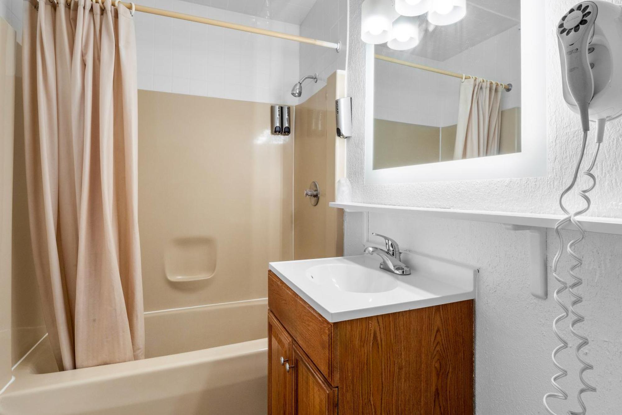 Americas Best Value Inn Jonesville/Hillsdale מראה חיצוני תמונה
