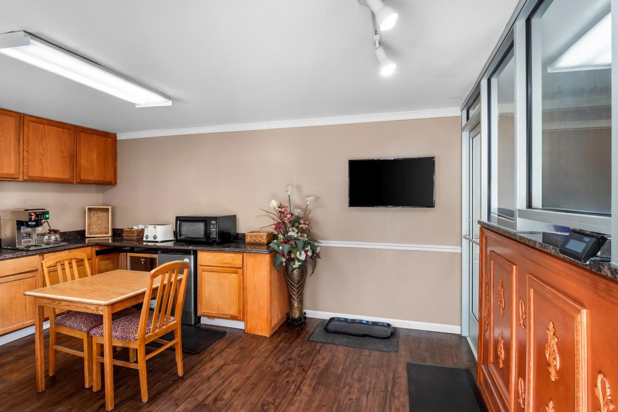 Americas Best Value Inn Jonesville/Hillsdale מראה חיצוני תמונה